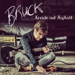 bruck_single_kreide_auf_asphalt_405380410490_final